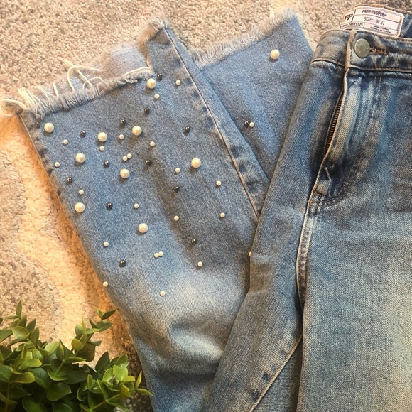 Free People destructed Boyfriend Jeans with pearls - Picture 2 of 8